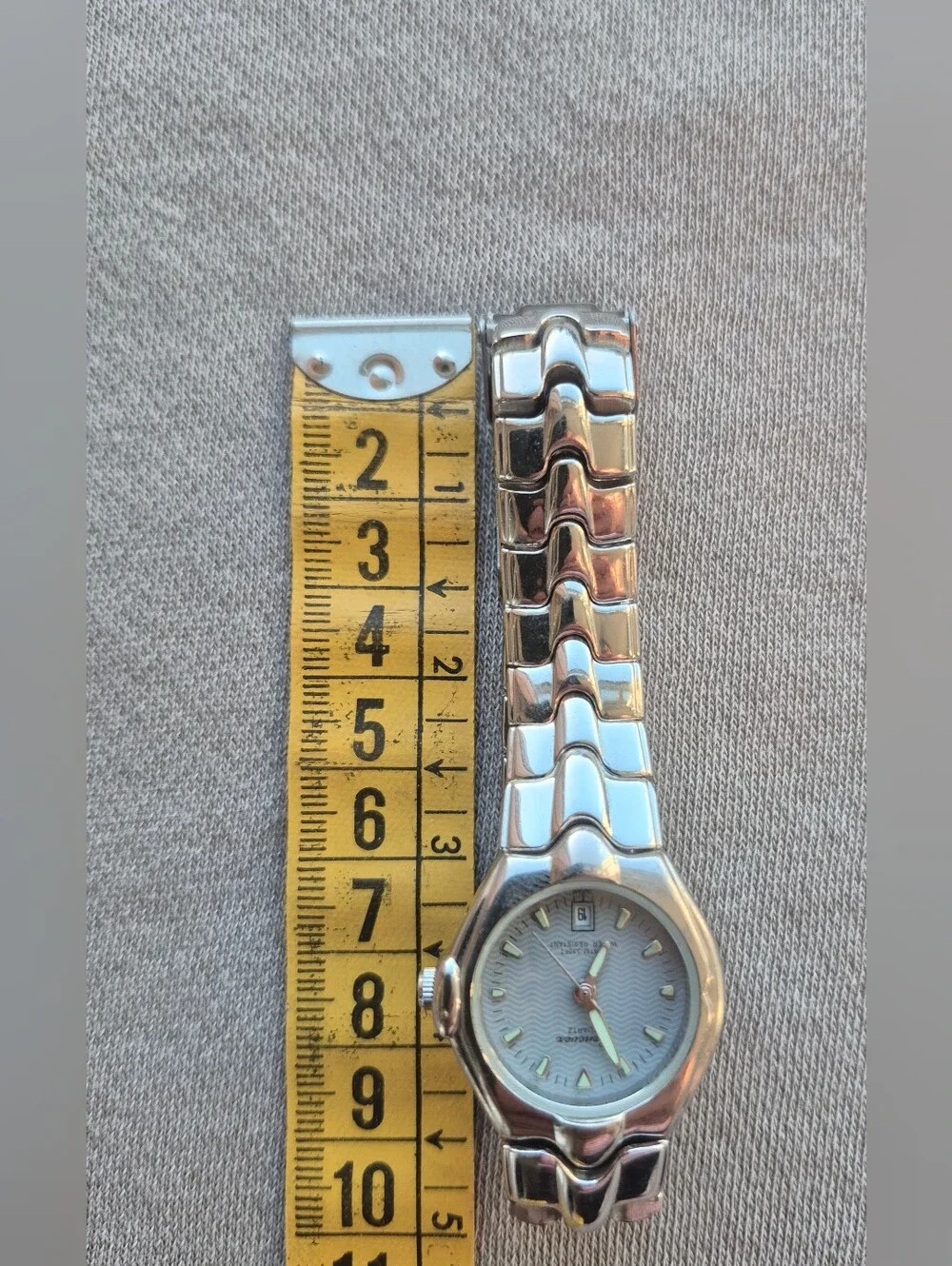 N/A sleek silver
